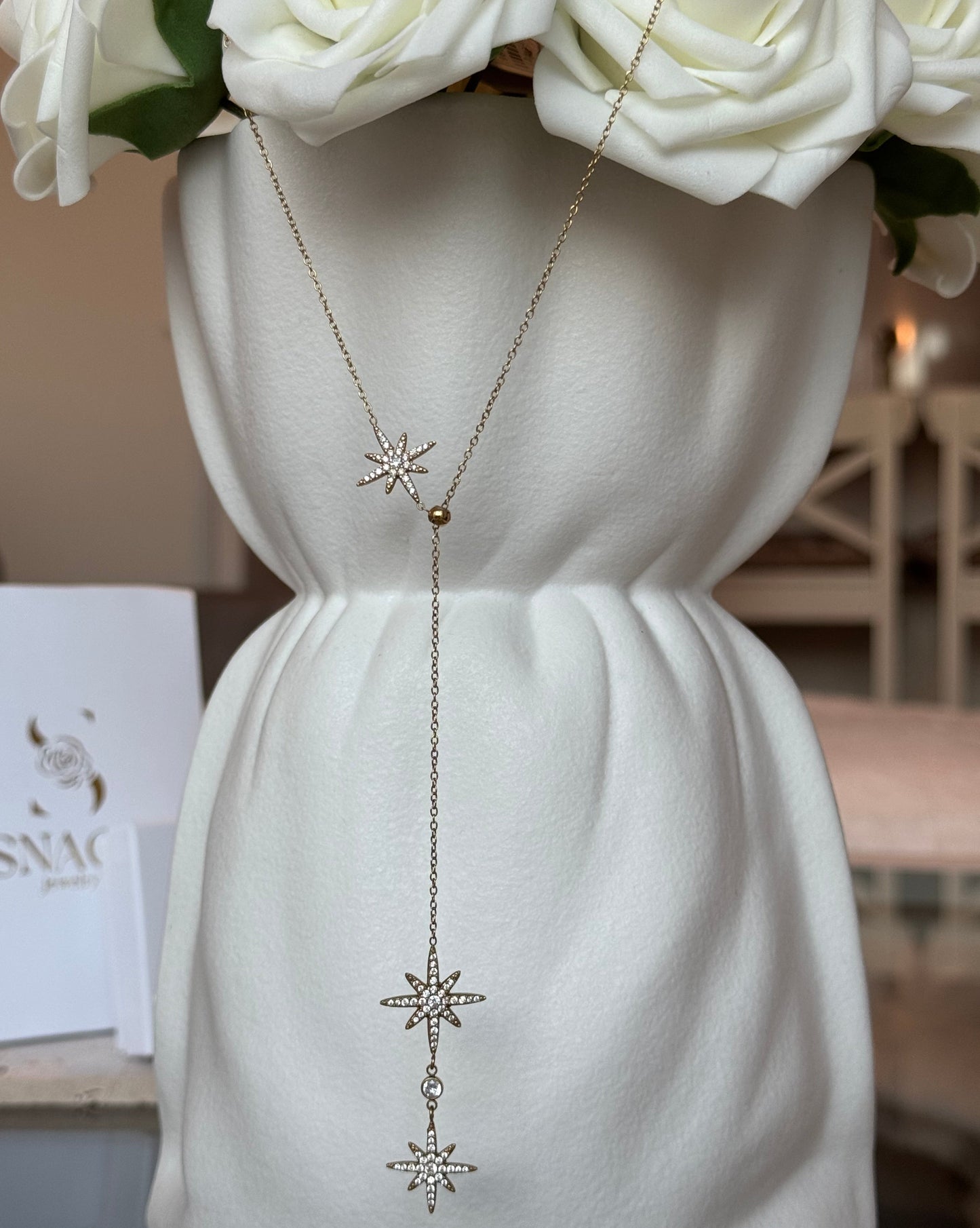 LOUISE - Collier Y en acier Inoxydable et pendentif étoiles dorées incrustées de zircons