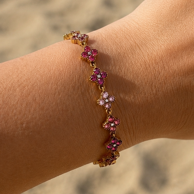 ANGÉLIQUE - Bracelet en acier inoxydable doré et fleurs roses en zircon