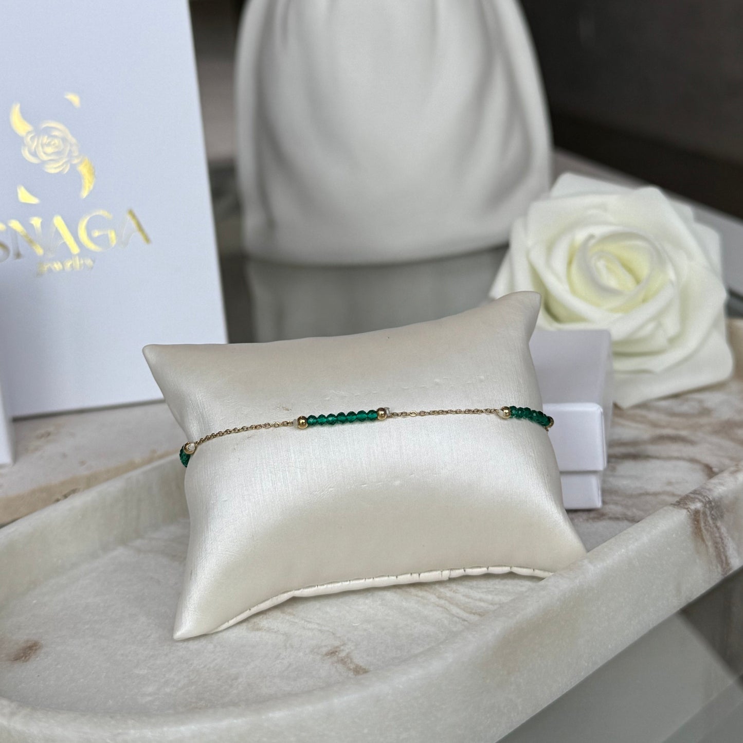 AMIRA - Bracelet en acier Inoxydable doré et perles verte