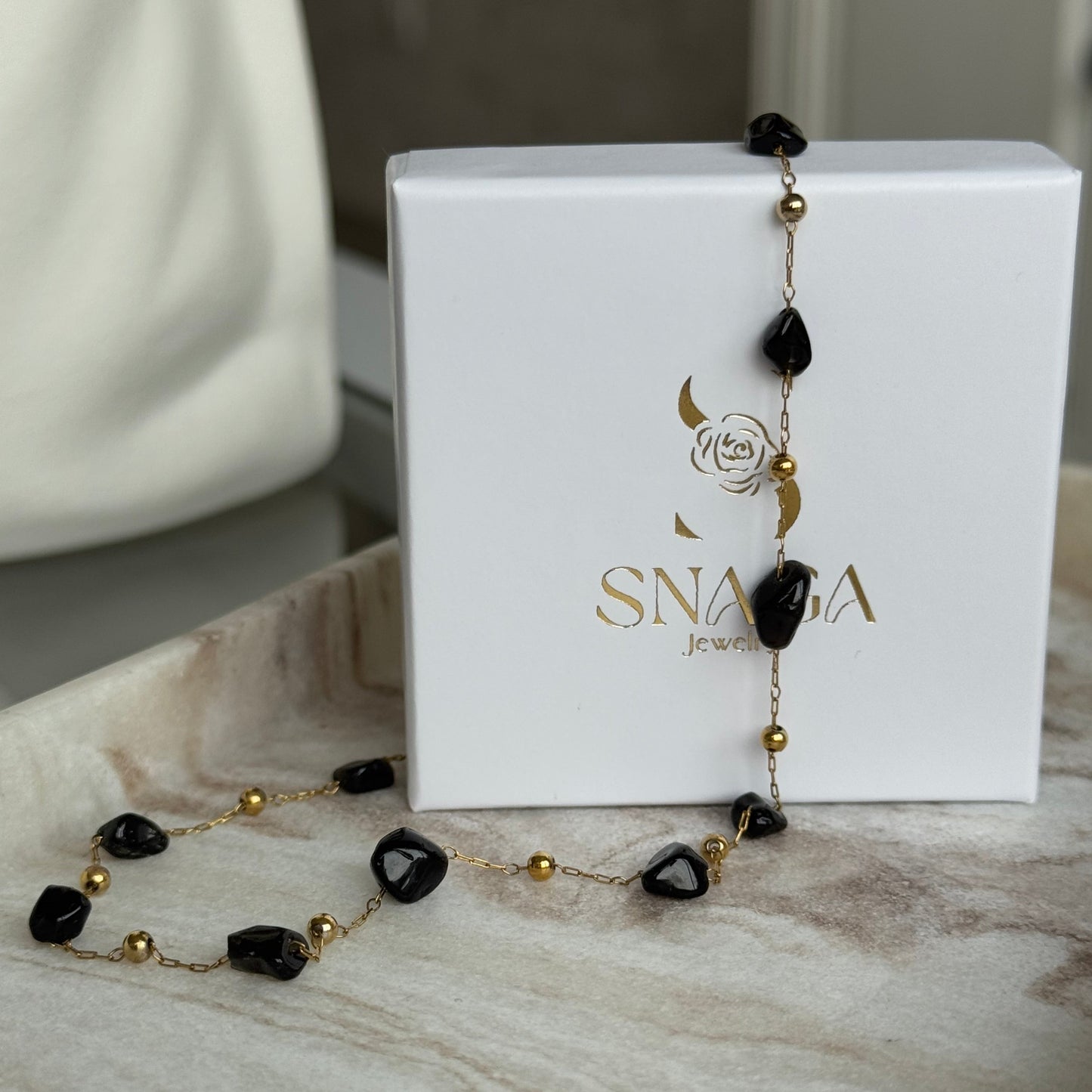 MARILOUS - Collier en acier Inoxydable doré et pierre noire