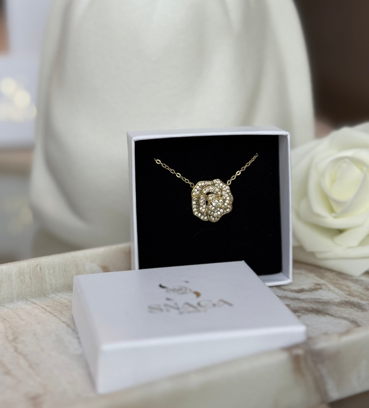 ROSE DORE │ COLLIER