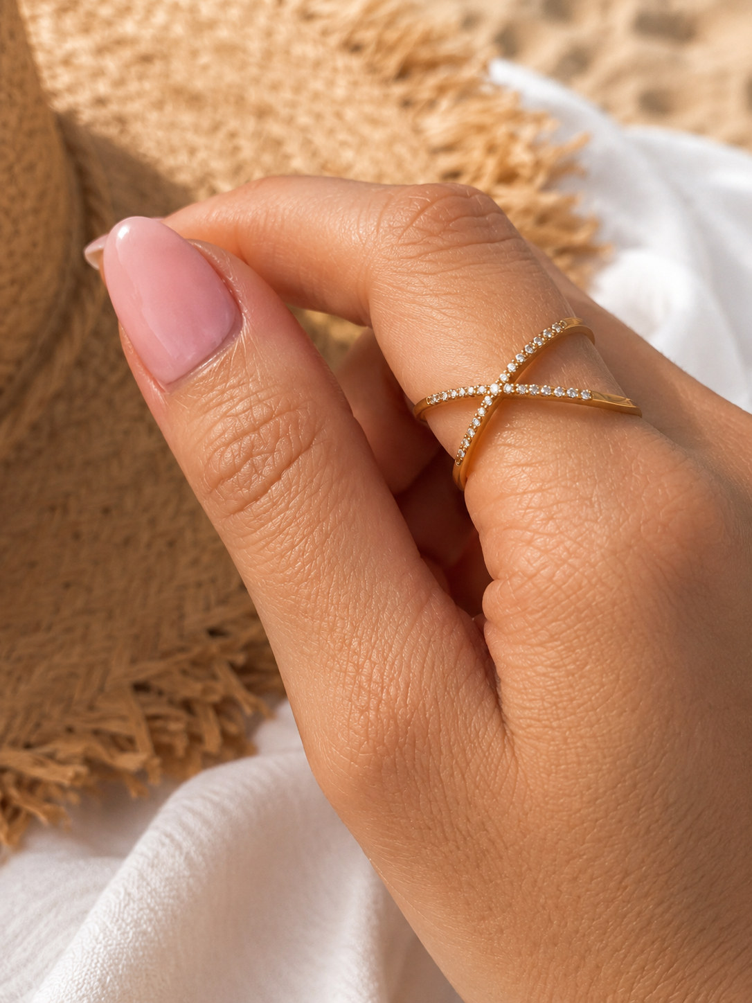 ANDREA - Bague croisée réglable en acier Inoxydable doré et strass