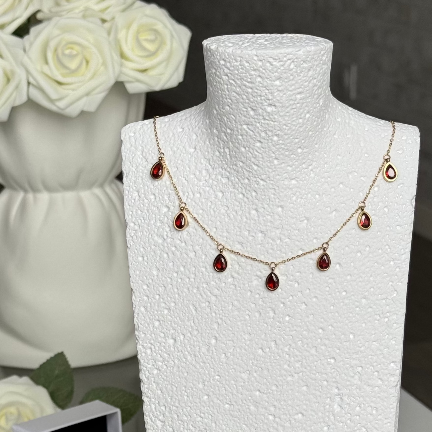 VALENTINE - Collier en acier Inoxydable doré et zircon rouge