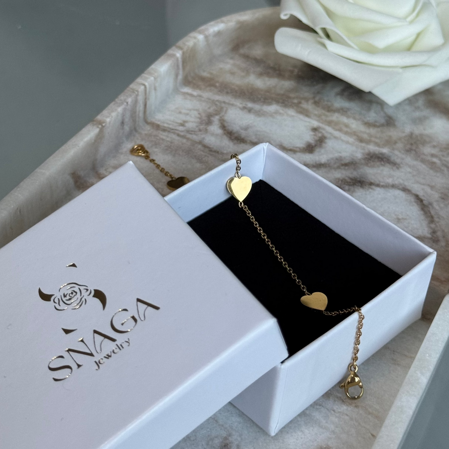 AURORE - Bracelet création en acier Inoxydable doré et pendentifs cœur