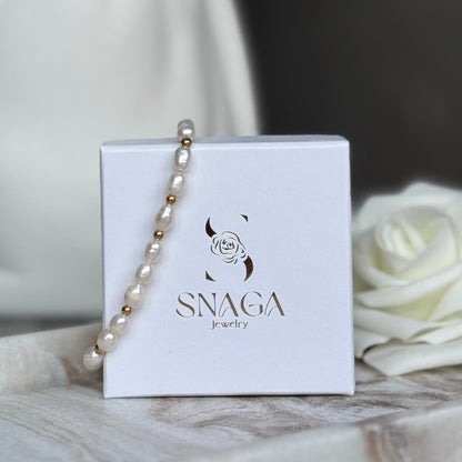 CHARLOTTE - Bracelet création en petites perles de culture et billes en acier Inoxydable doré