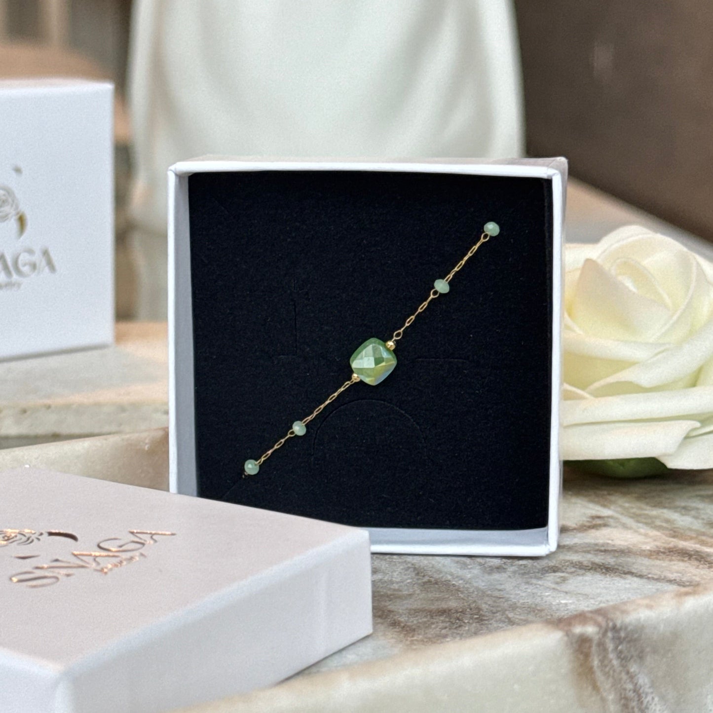 ADELE - Bracelet en acier Inoxydable doré et perles verte