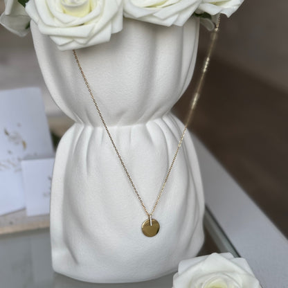 LYNE - Collier long en acier Inoxydable doré et médaillon strassé