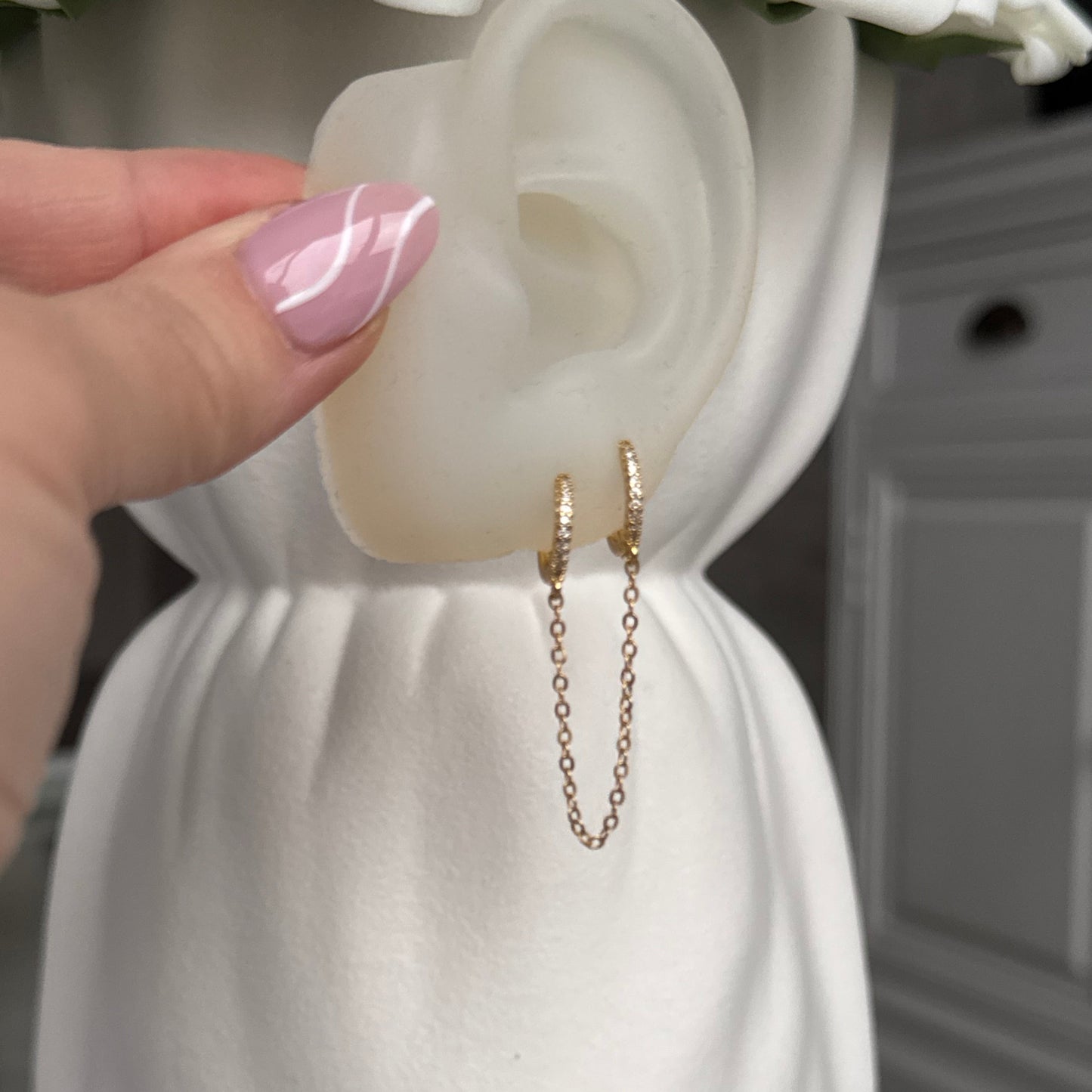 ORNELLA - Mono boucle d'oreille double avec chaine pendante en acier Inoxydable doré et strass