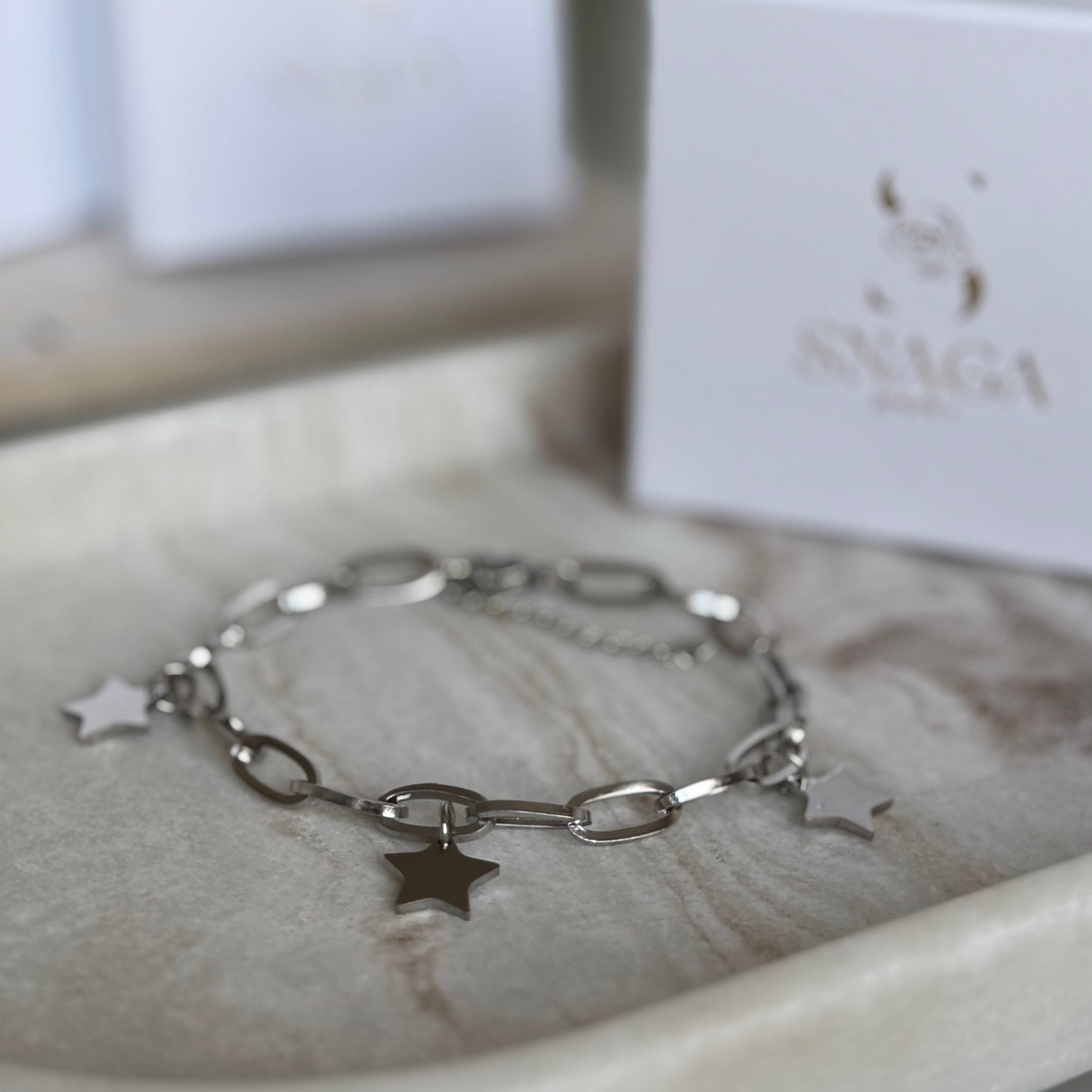 JENNIFER - Bracelet création en acier Inoxydable argenté et pendentifs étoiles