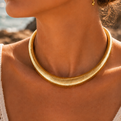 VICTORIA – Collier torque en acier inoxydable doré
