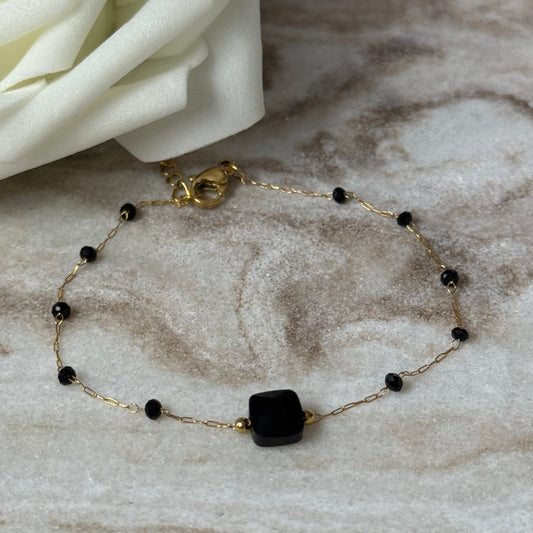 ADELE - Bracelet en acier Inoxydable doré et perles noire