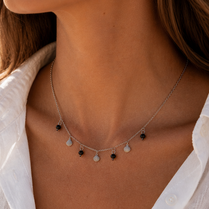 LÉONIE - Collier en acier inoxydable argenté, coquillages et perles noires