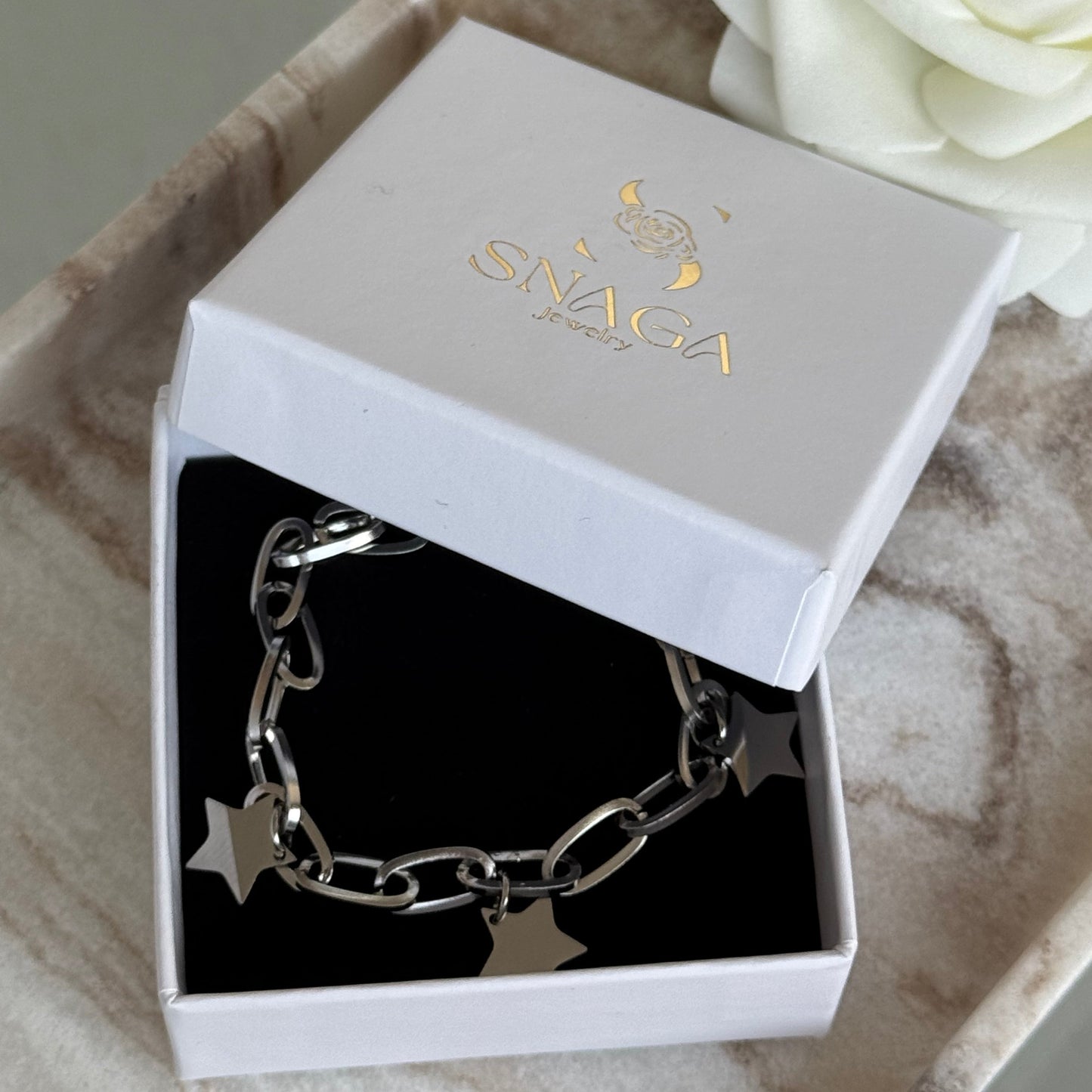 JENNIFER - Bracelet création en acier Inoxydable argenté et pendentifs étoiles