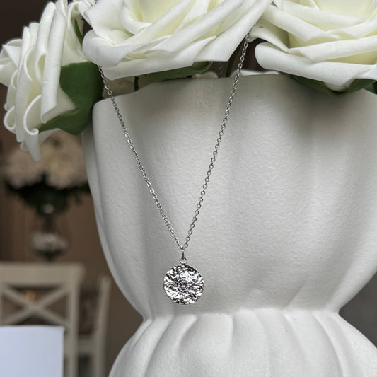 ROSALIE - Collier création médaillon en acier Inoxydable argenté martelé