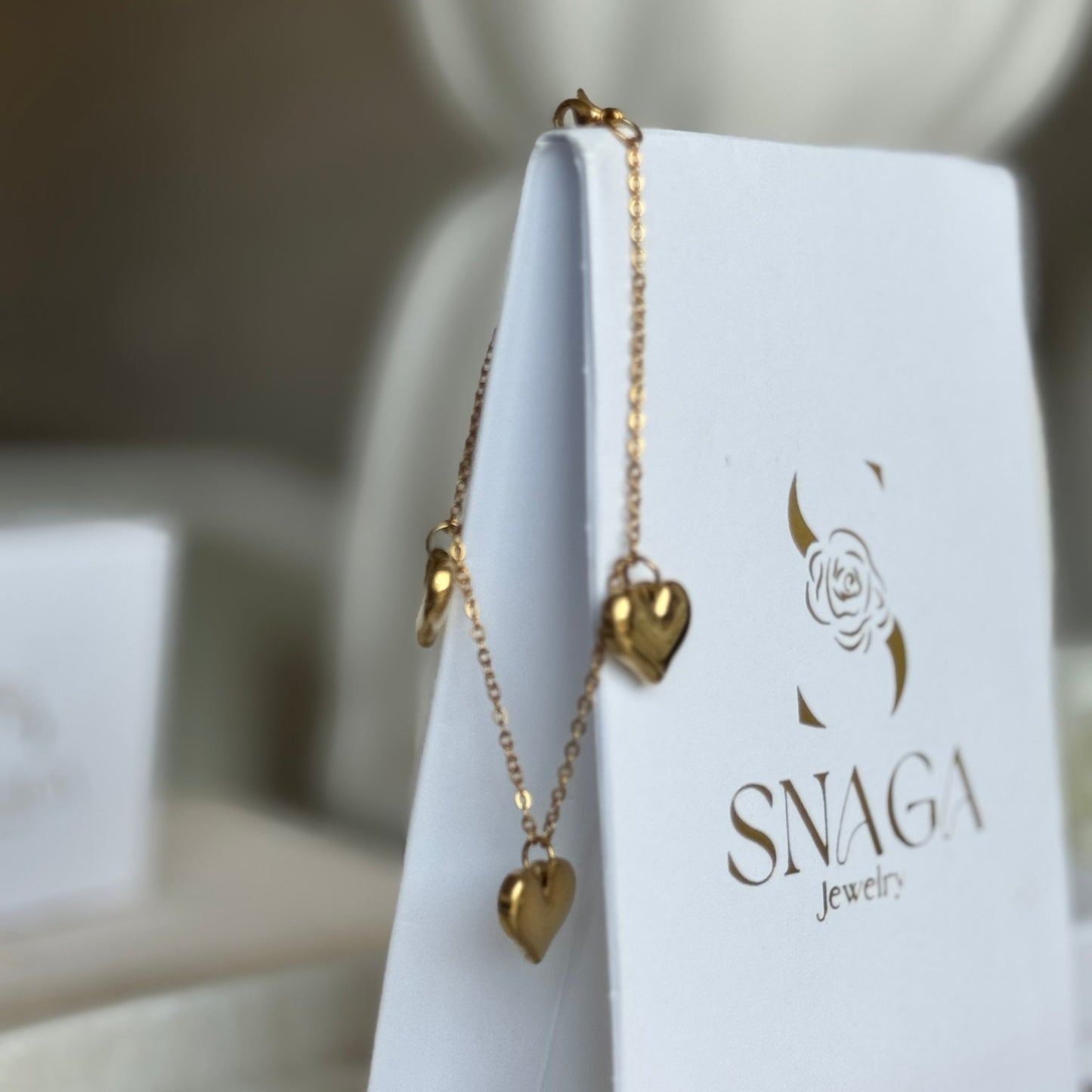 IZIA - Bracelet création en acier Inoxydable doré et pendentifs cœur