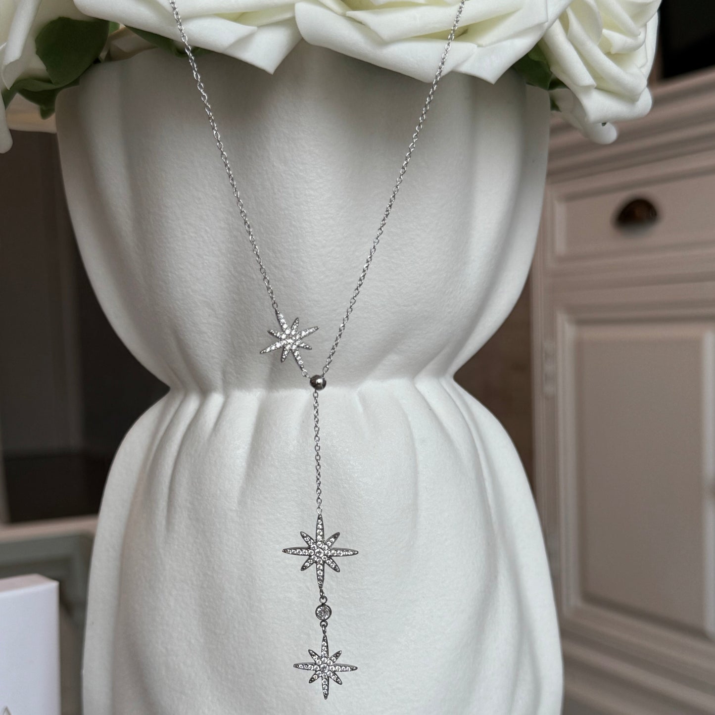 LOUISE - Collier Y en acier Inoxydable et pendentif étoiles argentées incrustées de zircons