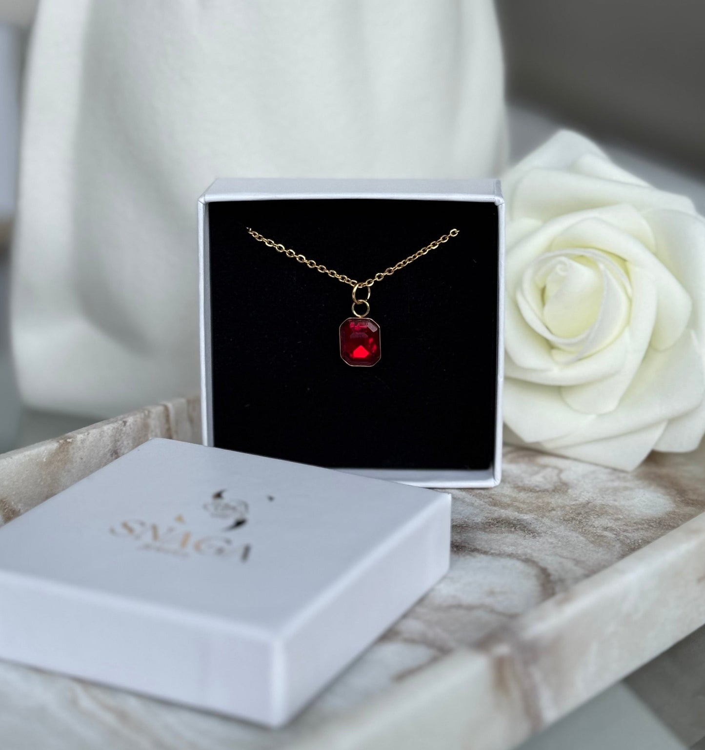 ZOÉ - Collier en acier Inoxydable doré et rouge