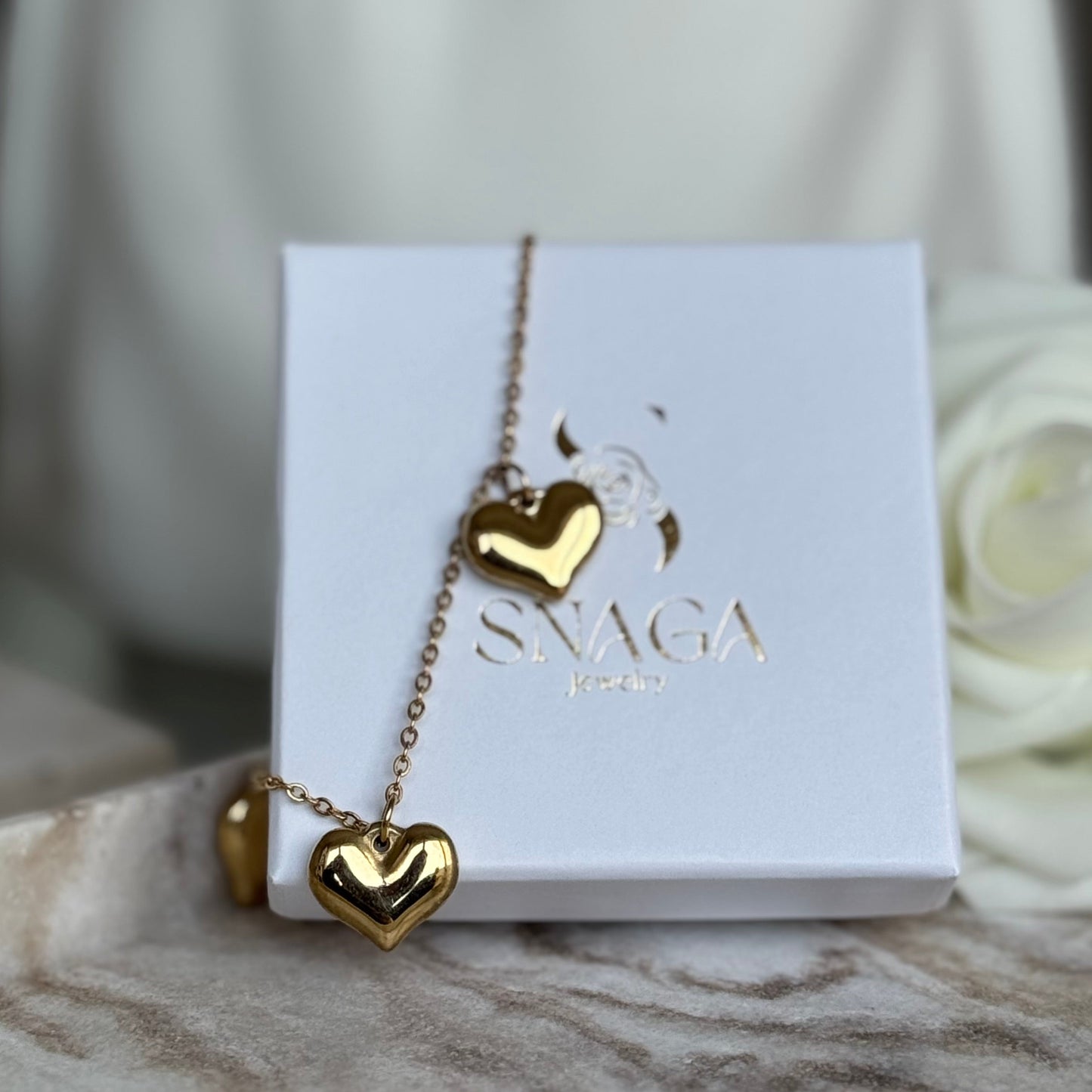 IZIA - Bracelet création en acier Inoxydable doré et pendentifs cœur