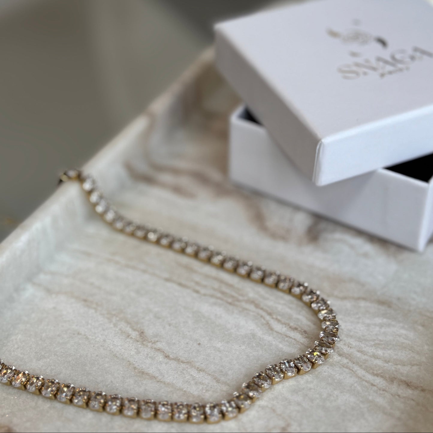 CHARLIZE - Collier ras de coup en acier Inoxydable Doré – Strass transparent