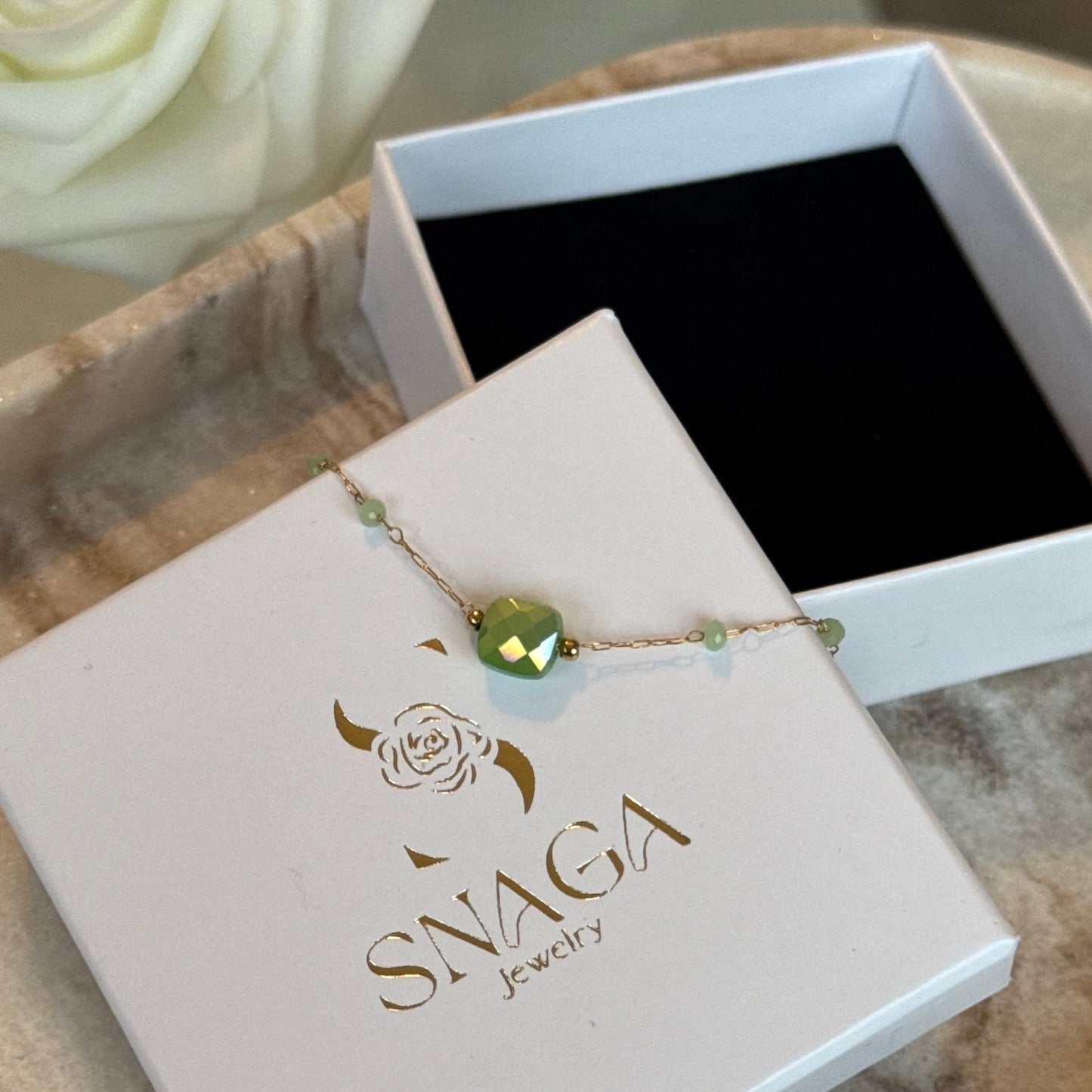 ADELE - Bracelet en acier Inoxydable doré et perles verte