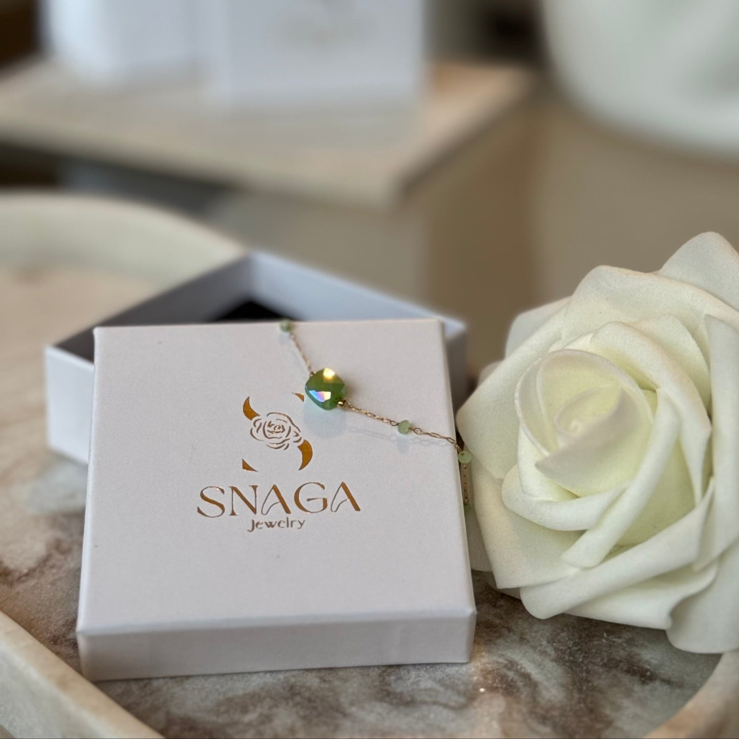 ADELE - Bracelet en acier Inoxydable doré et perles verte