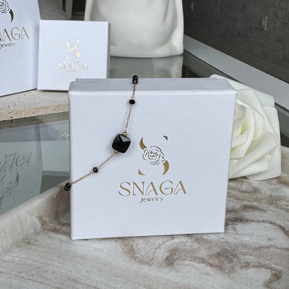 ADELE - Bracelet en acier Inoxydable doré et perles noire