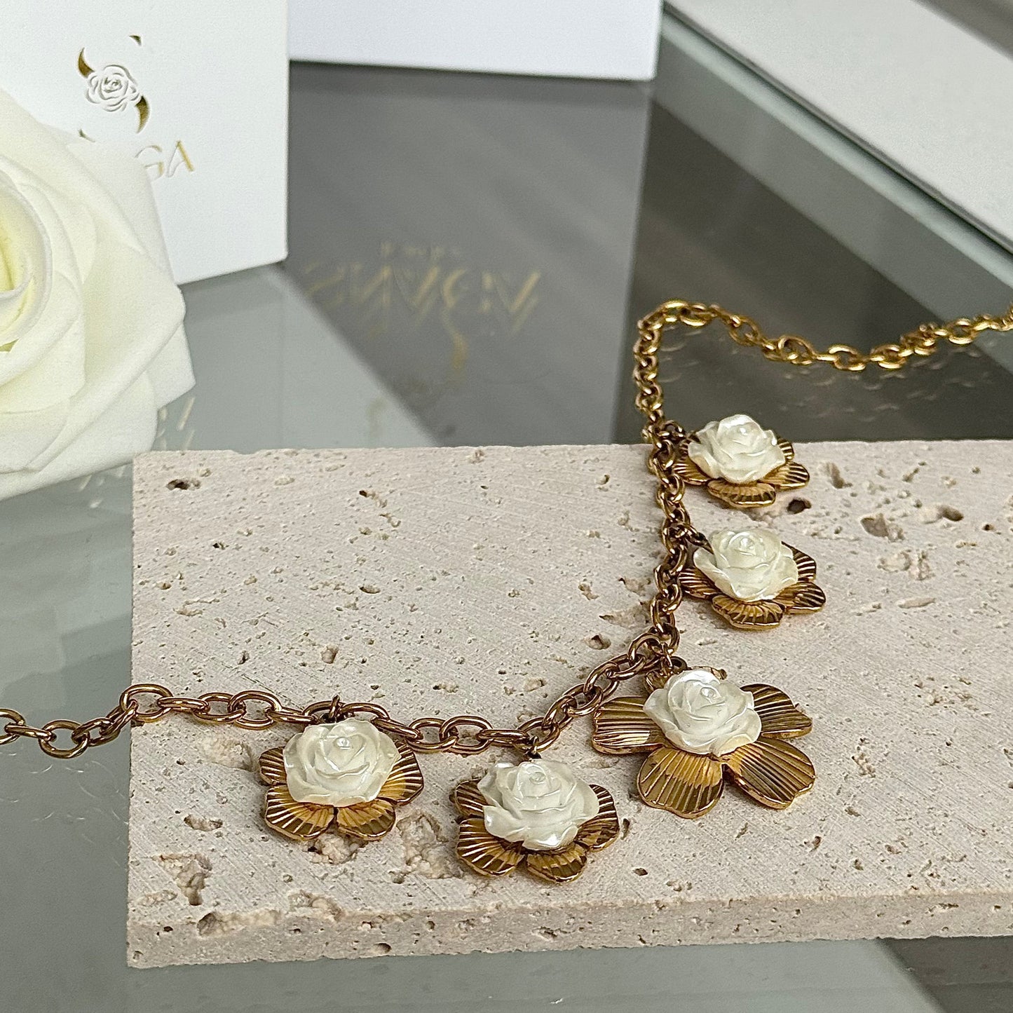 FLORA | COLLIER