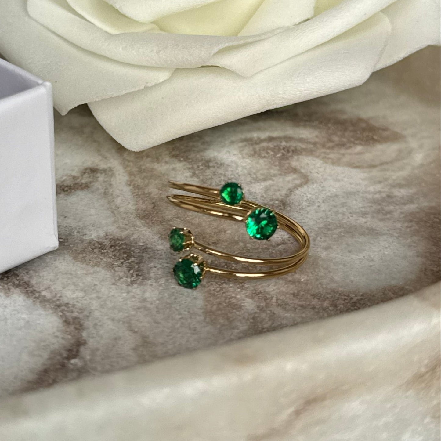 MANON - Bague en acier Inoxydable doré et strass vert