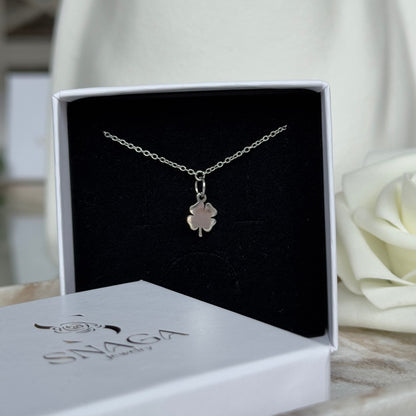 EDEN - Collier création en acier Inoxydable argenté et pendentif trèfle