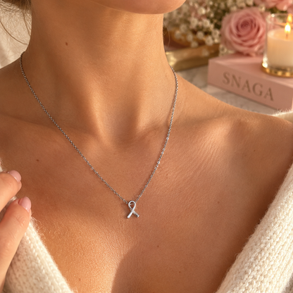 SOLIDAIRE ARGENTÉ – Collier création SNAGA en acier inoxydable argenté et pendentif ruban