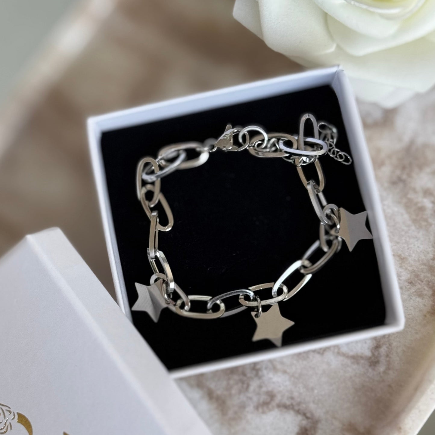 JENNIFER - Bracelet création en acier Inoxydable argenté et pendentifs étoiles