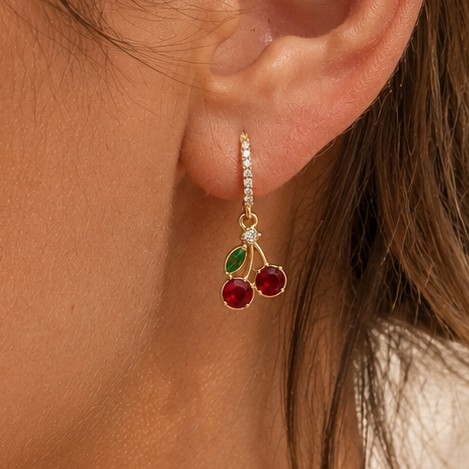 CERISE - Mini créoles en acier inoxydable doré à l'or fin - cerise et strass