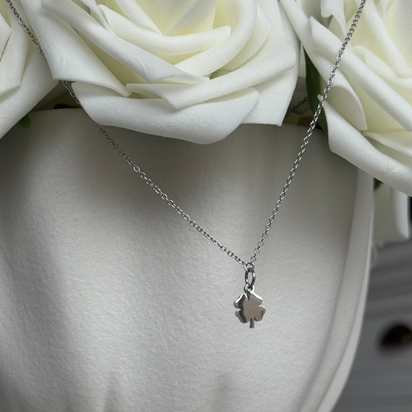 EDEN - Collier création en acier Inoxydable argenté et pendentif trèfle