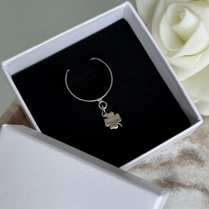 EDEN - Bague création en acier Inoxydable argenté et pendentif trèfle