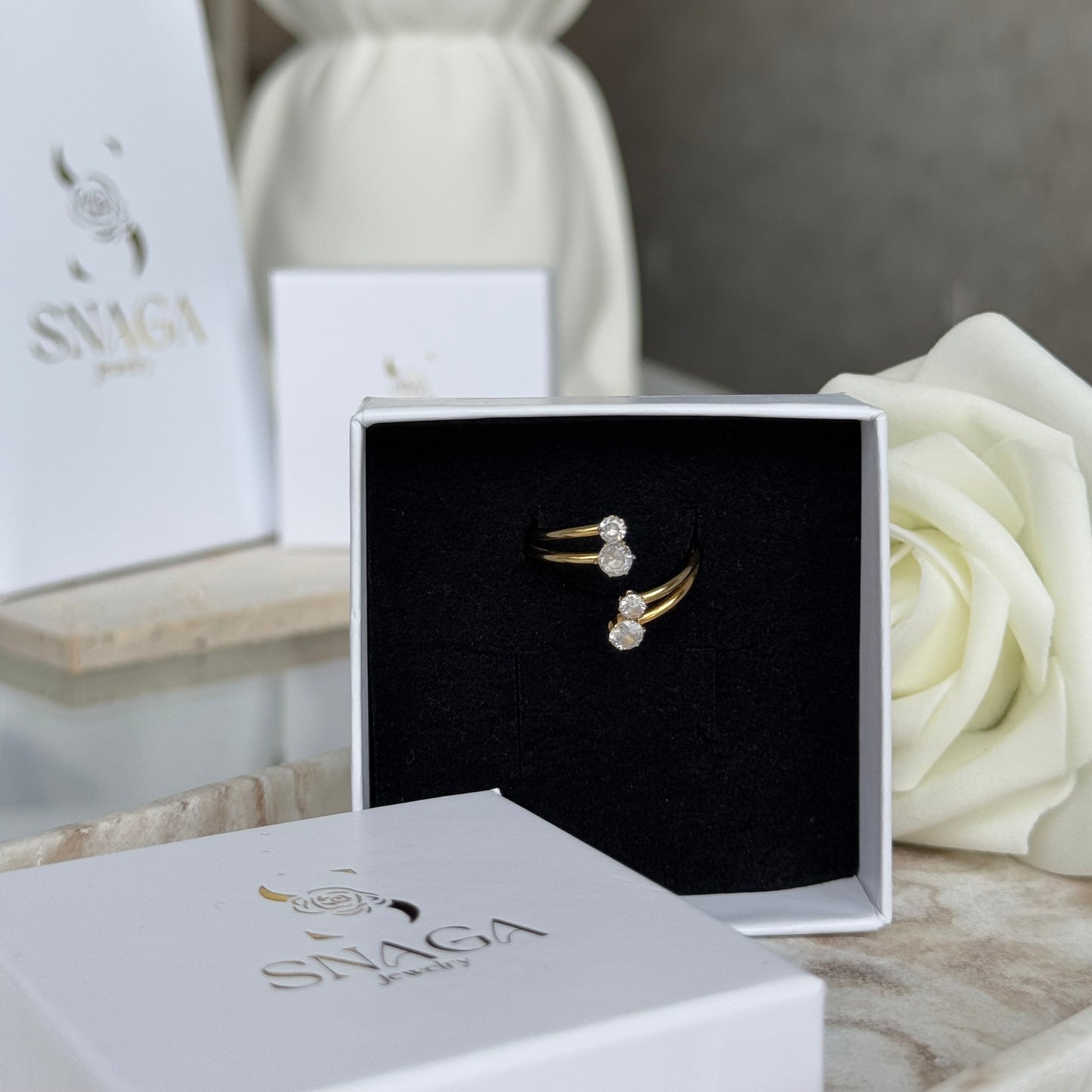 OLIVIA - Bague en acier Inoxydable doré et strass