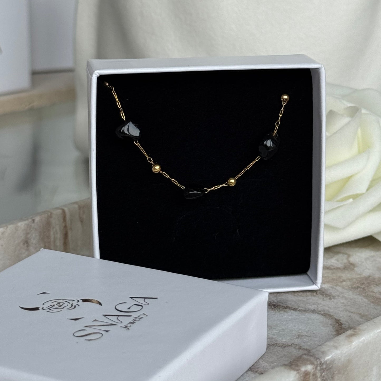 MARILOUS - Collier en acier Inoxydable doré et pierre noire