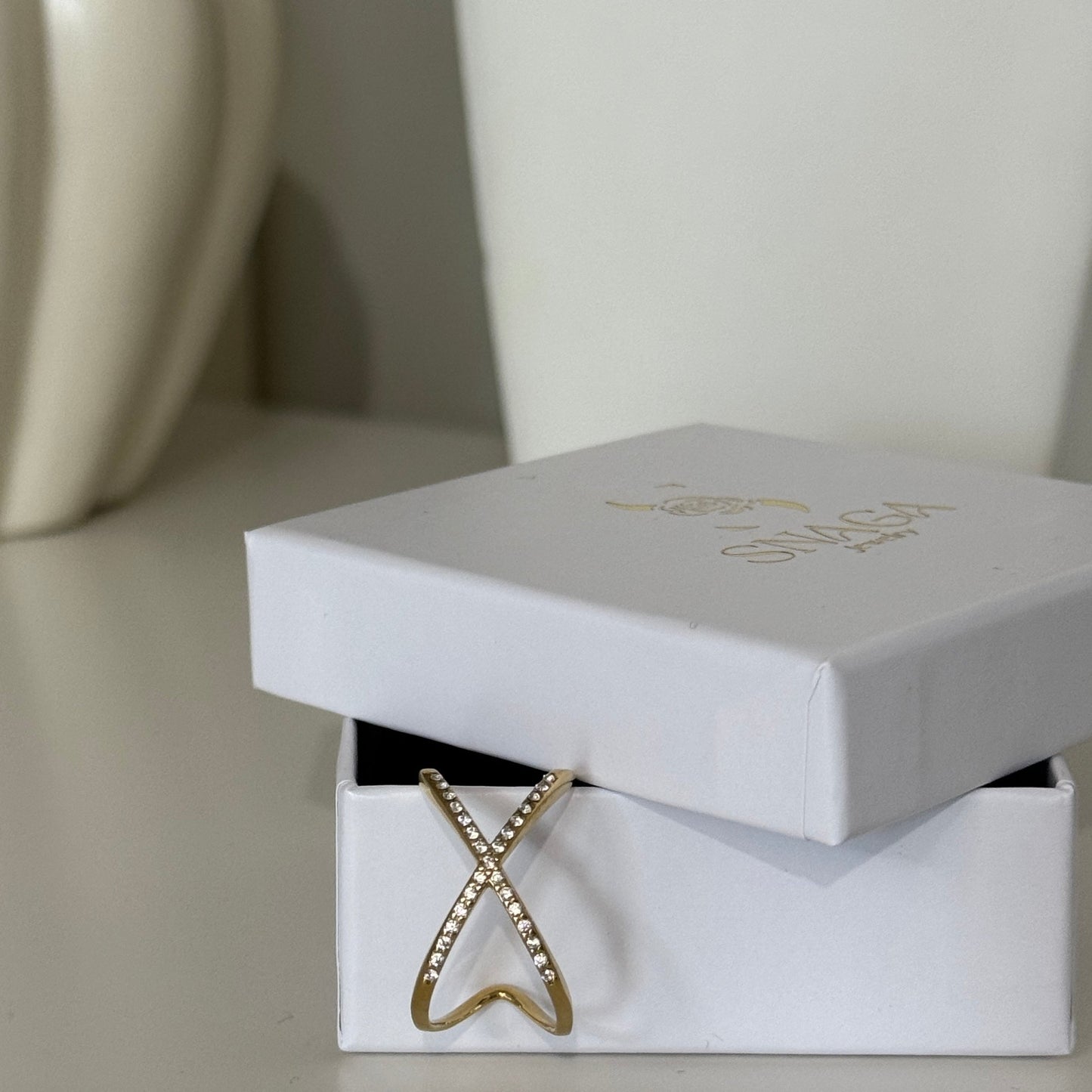 ANDREA - Bague croisée réglable en acier Inoxydable doré et strass