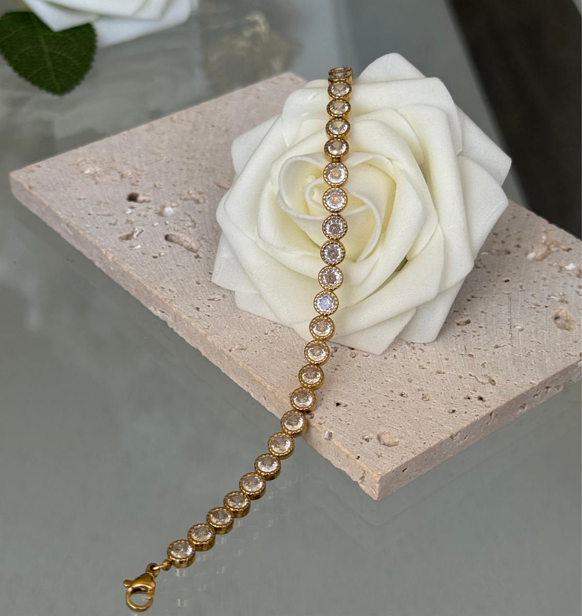 ÉLINA – Bracelet en acier inoxydable doré à l’or fin et strass