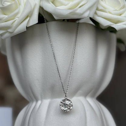 ROSALIE - Collier création médaillon en acier Inoxydable argenté martelé