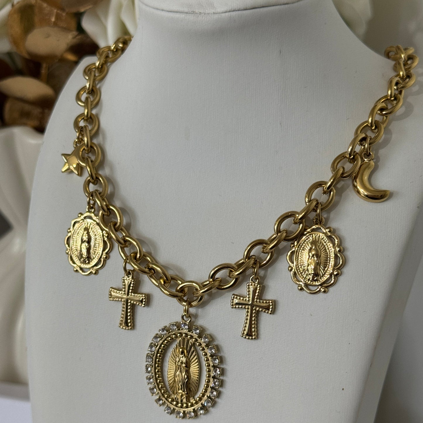 SAINT - Collier en acier Inoxydable doré et gros pendentifs