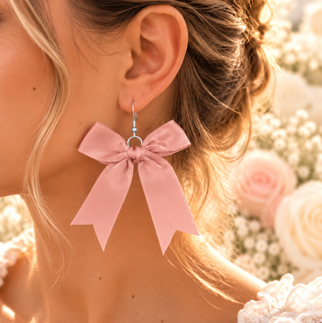 RUBAN ROSE ARGENTÉ – Boucles d’oreilles solidaires Octobre Rose en acier inoxydable