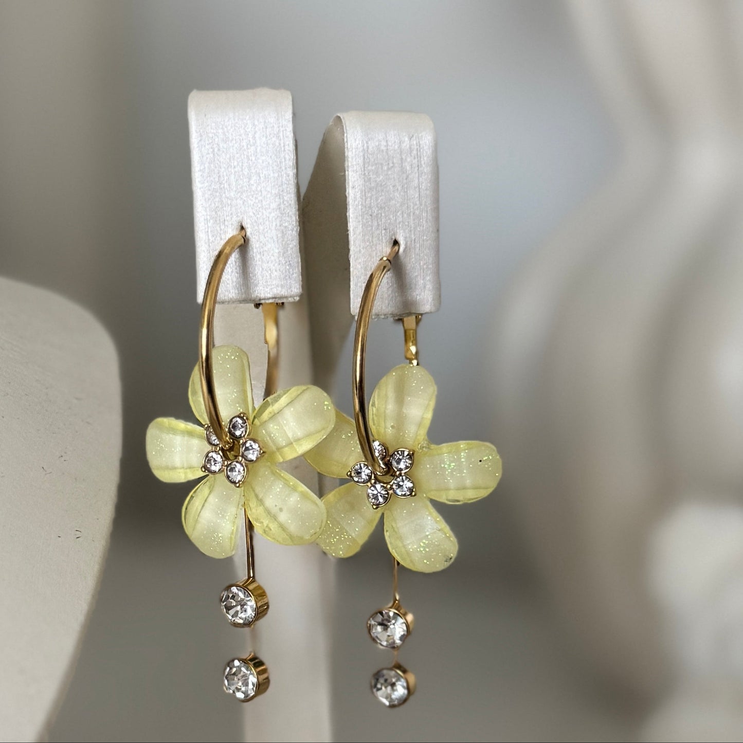 ZÉLIE - Boucles d’oreilles modulables en acier inoxydable doré, fleurs et strass
