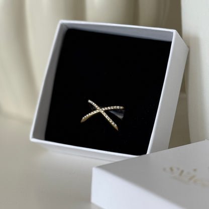 ANDREA - Bague croisée réglable en acier Inoxydable doré et strass