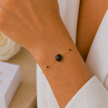 ADELE - Bracelet en acier Inoxydable doré et perles noires