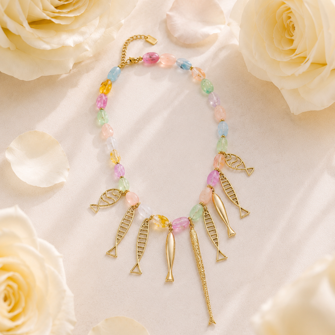 CHARLIE – Collier en acier inoxydable doré et perles multicolores - motifs poissons