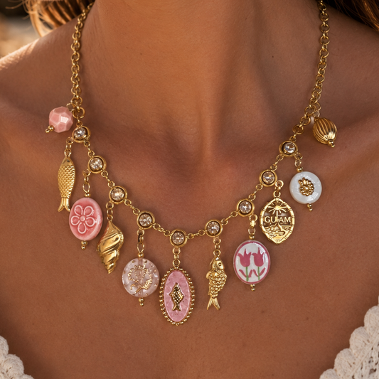 PALOMA – Collier en acier inoxydable doré et perles roses - motifs florales et marins