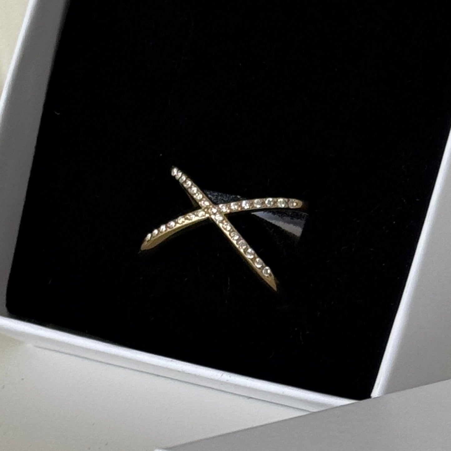 ANDREA - Bague croisée réglable en acier Inoxydable doré et strass