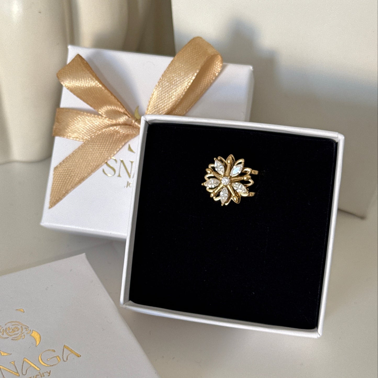 LAURA - Bague anti-stress en acier Inoxydable doré - fleur tournante