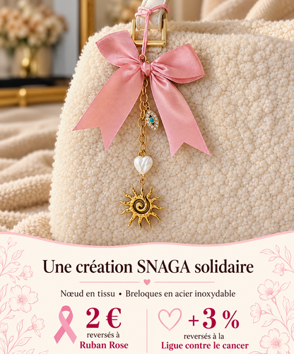 LUCKY ROSE – Bijou de sac création UNIQUE SNAGA avec nœud rose poudré et breloques dorées