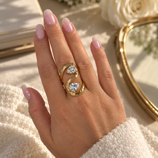 IMPÉRIALE – Bague dorée martelée avec deux grands strass